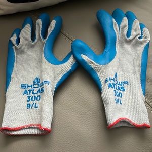 SHOWA ATLAS 300 LARGE GL0VES. SET OF 4 PAIRS.